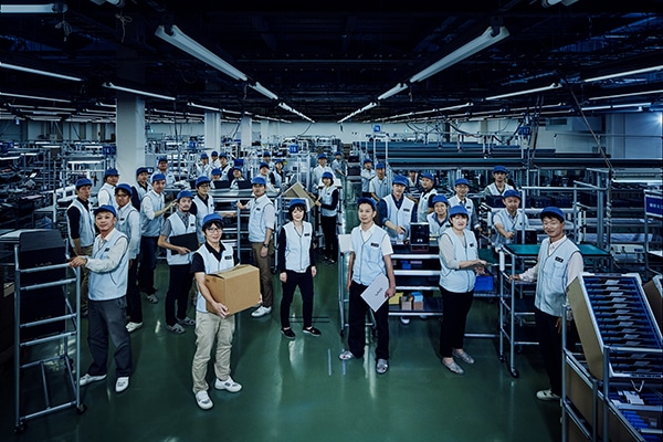 長野県安曇野市 VAIO本社 工場スタッフ集合写真